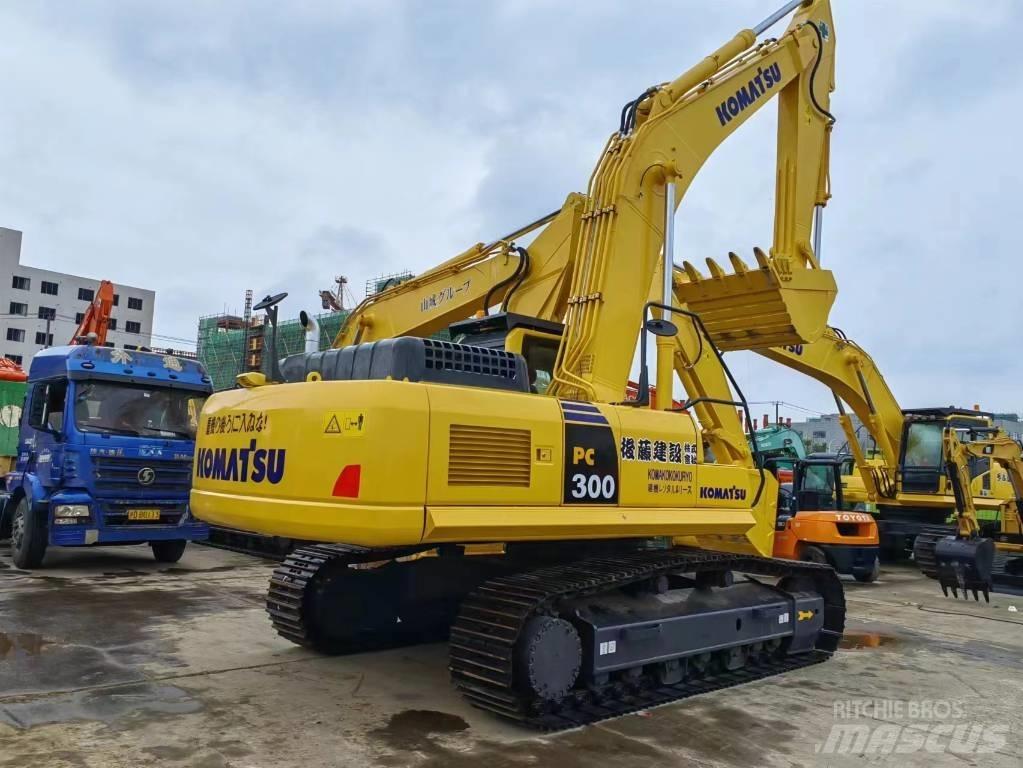 Komatsu PC 300-8 Roomikekskavaatorid