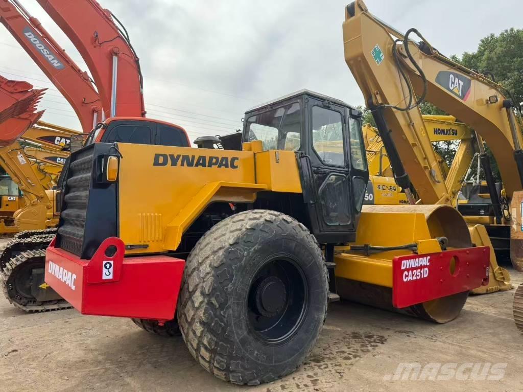 Dynapac CA 251 D Ühe trumliga rullid