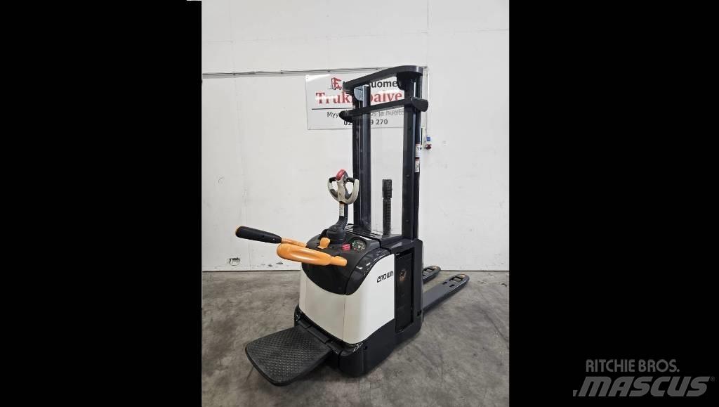 Crown ETi 4000 1.6 Platvormiga virnastajad