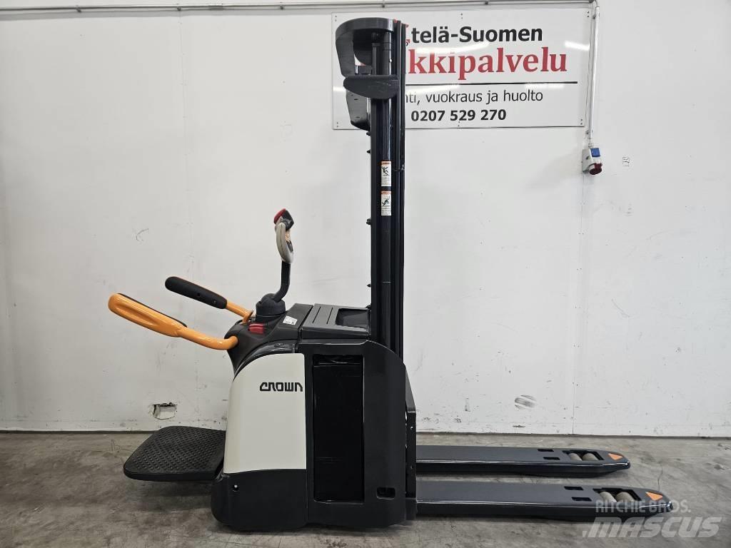 Crown ETi 4000 1.6 Platvormiga virnastajad