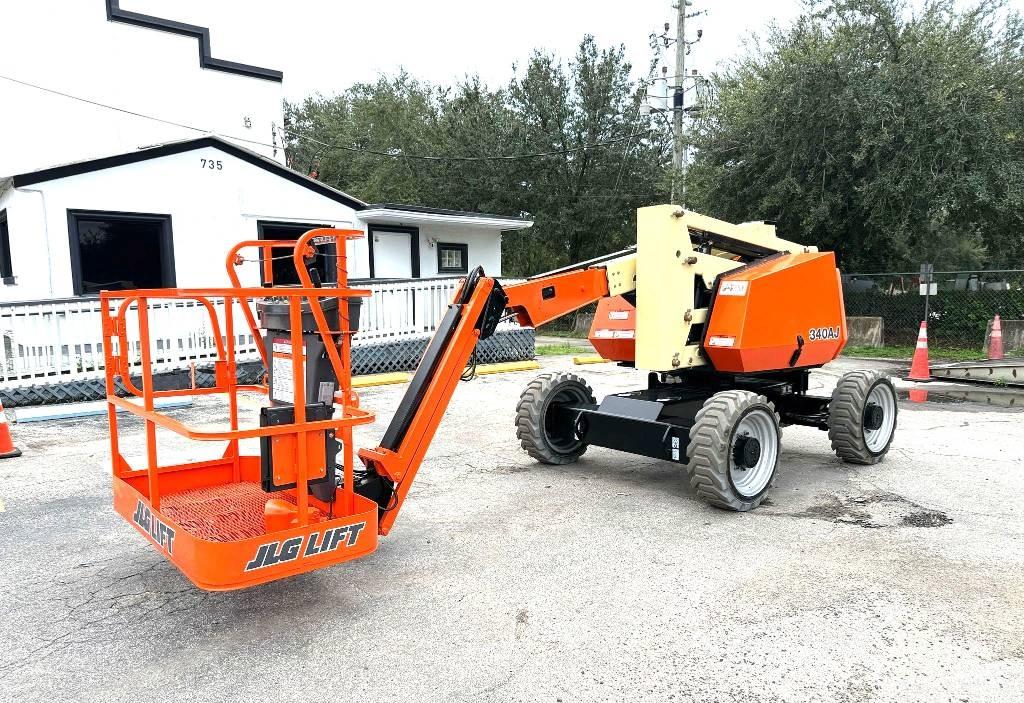 JLG 340 AJ Iseliikuvad poomtõstukid