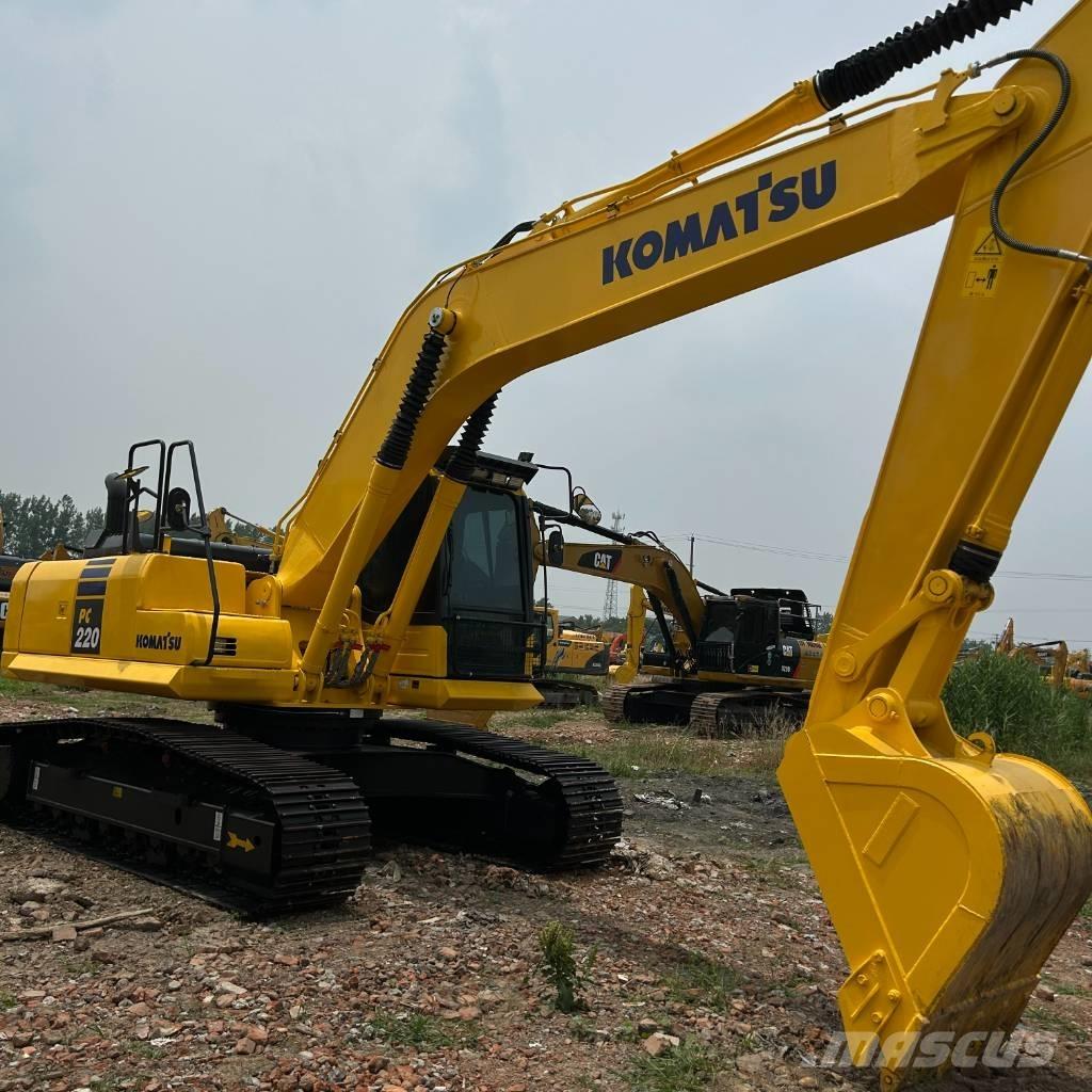 Komatsu 220-8 Roomikekskavaatorid
