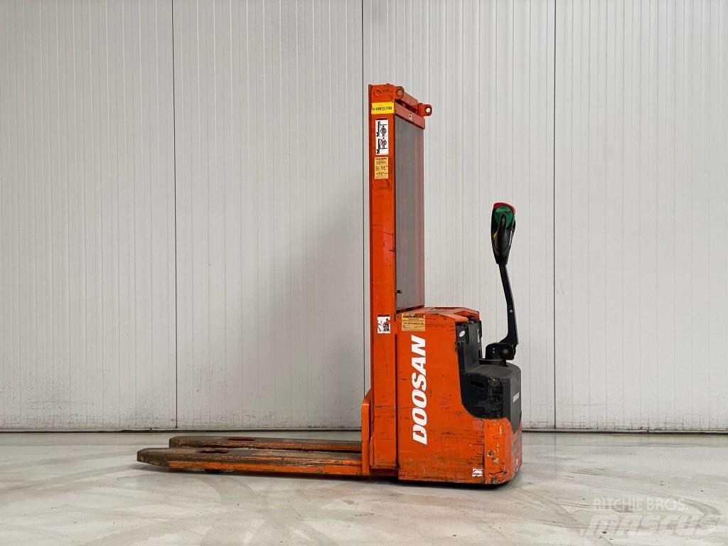 Doosan LEDS12.5C Järelkäidavad virnastajad