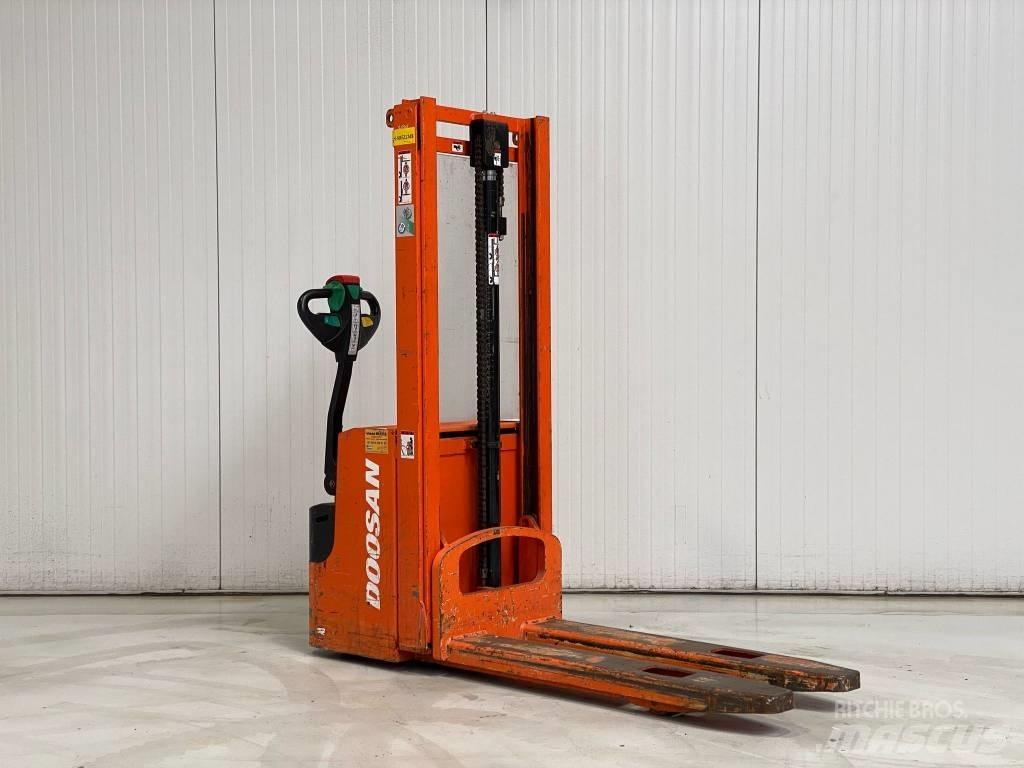 Doosan LEDS12.5C Järelkäidavad virnastajad
