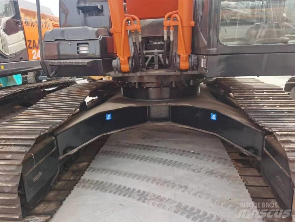 Hitachi ZX 240 Roomikekskavaatorid