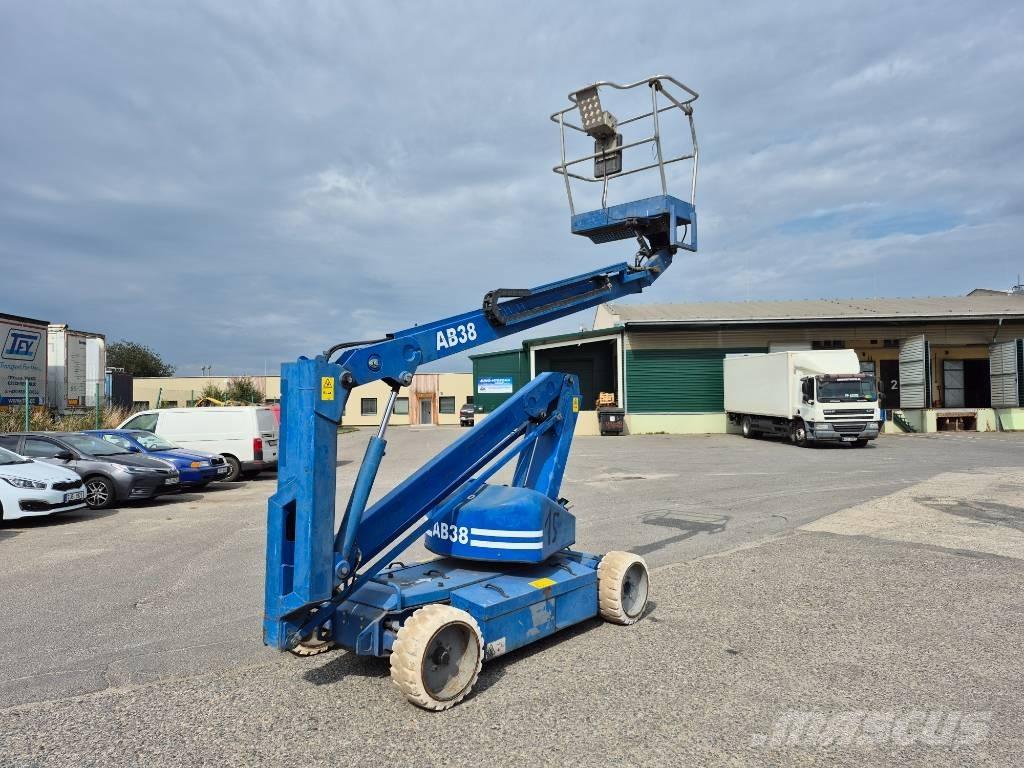 UpRight AB38 Iseliikuvad poomtõstukid