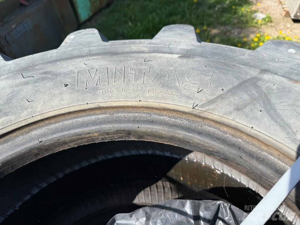 Mitas 405/70-20 Rehvid, rattad ja veljed