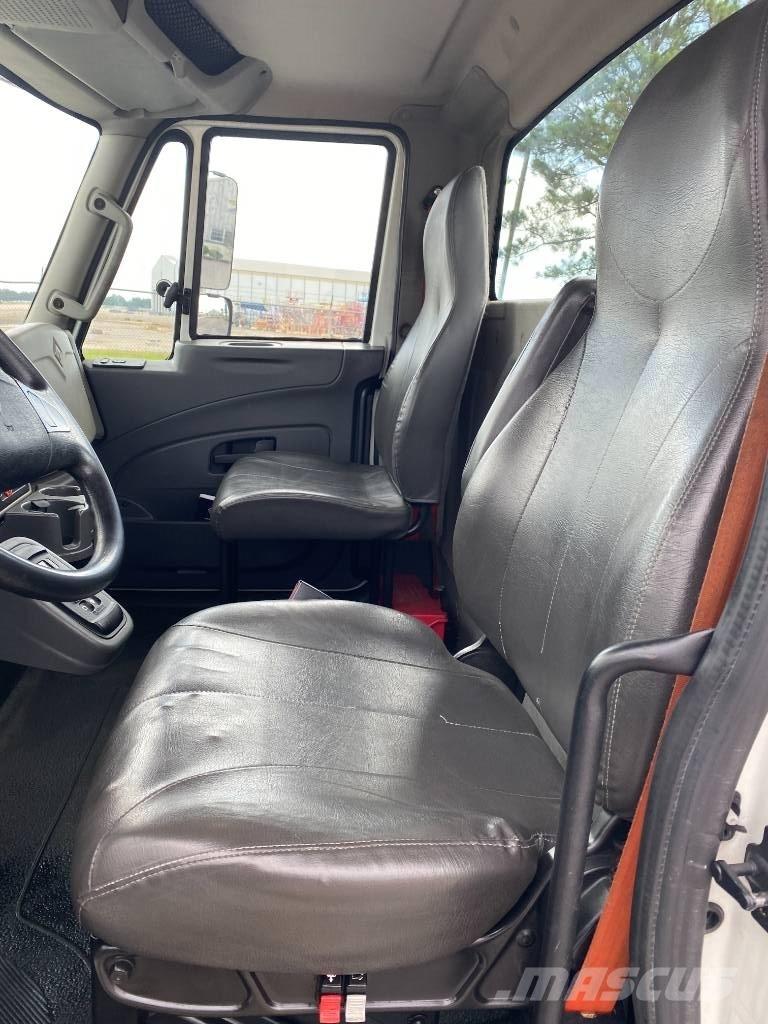 International MV607 Sadulveokid