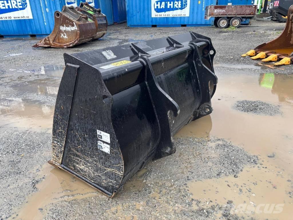 CAT 906 Rataslaadurid