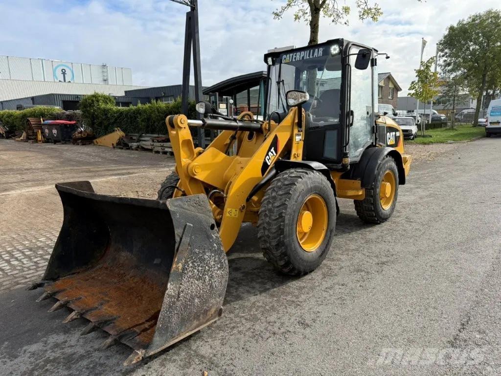 CAT 906H Rataslaadurid