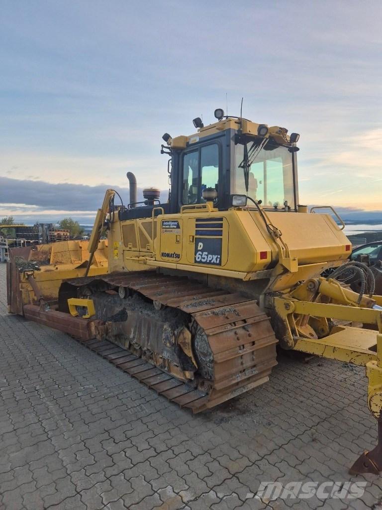 Komatsu D65 pxi Buldooserid