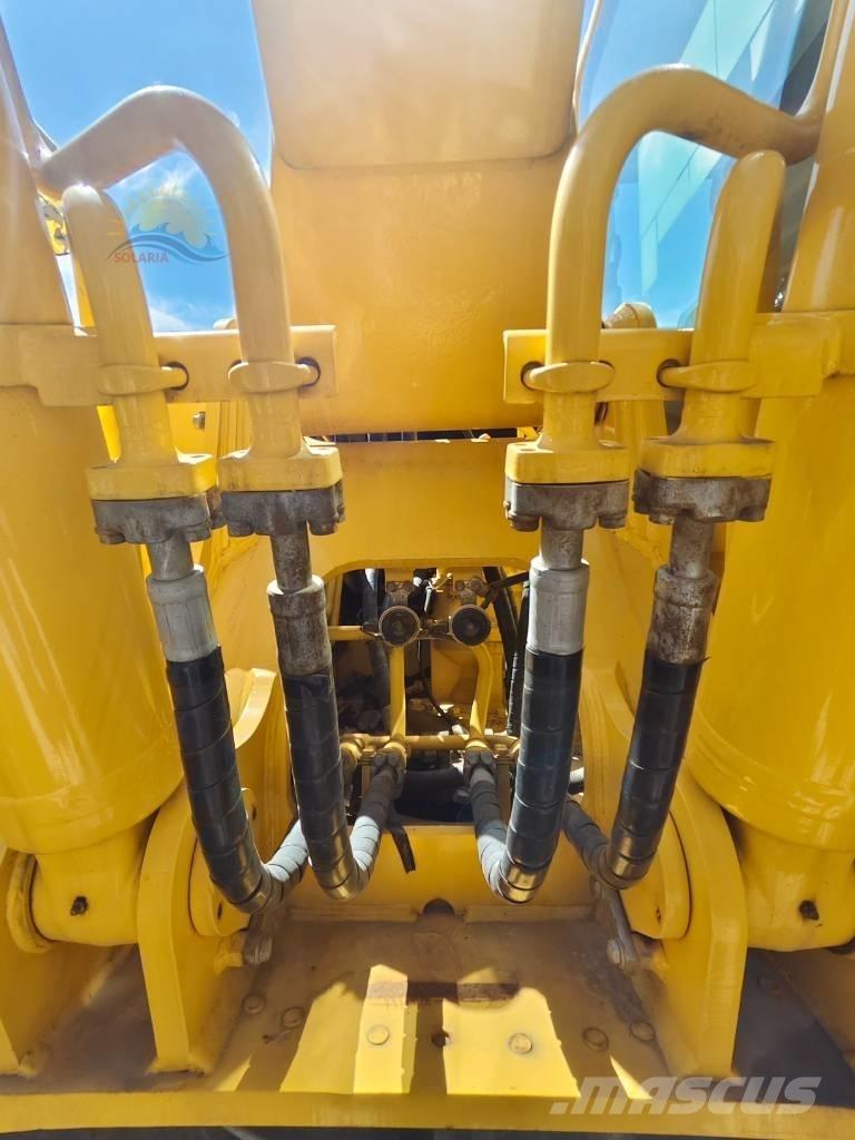 Komatsu PC 220-8 Roomikekskavaatorid
