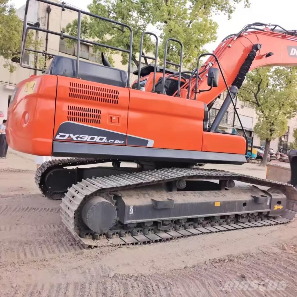 Doosan DX 300 LC-9 Roomikekskavaatorid