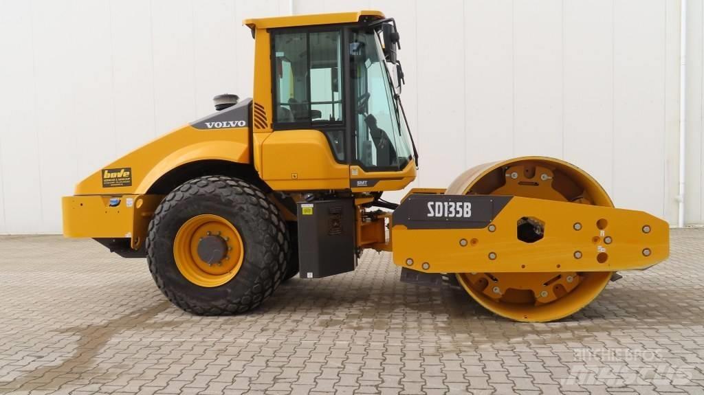 Volvo SD 135 B Ühe trumliga rullid