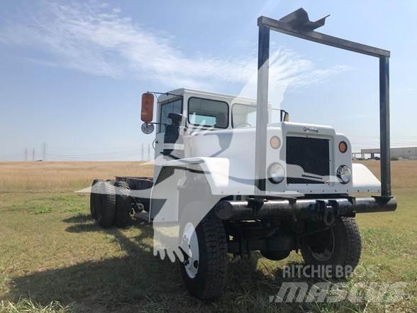 Diamond T M13 Raamautod