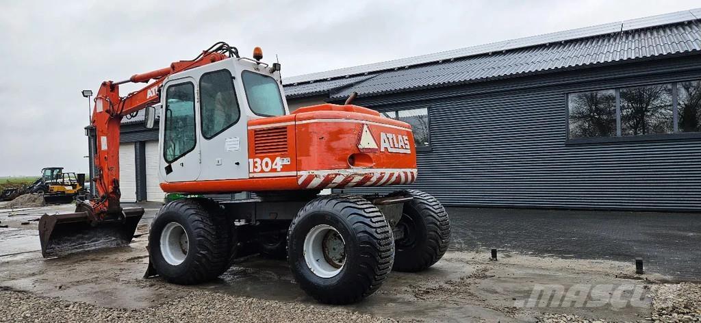 Atlas 1304 Ratasekskavaatorid