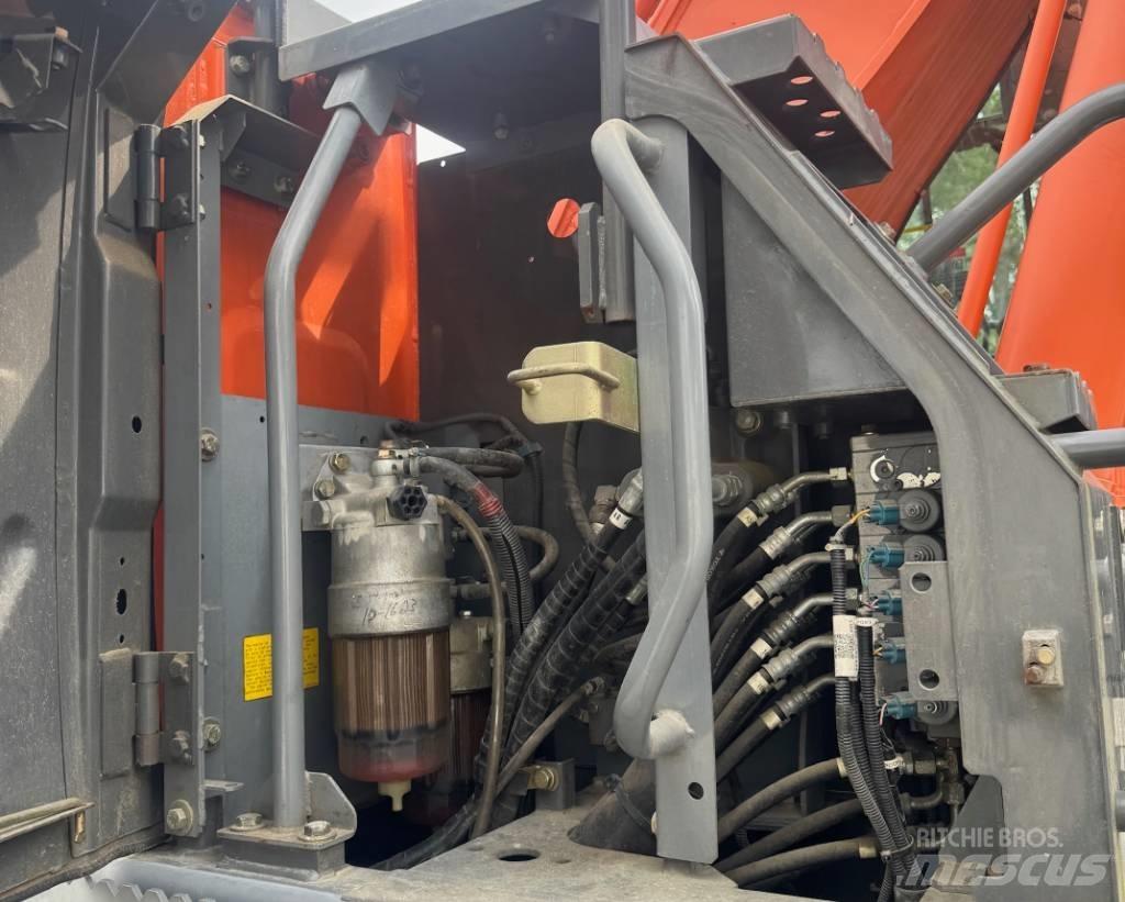 Hitachi ZX 220 W-3 Ratasekskavaatorid