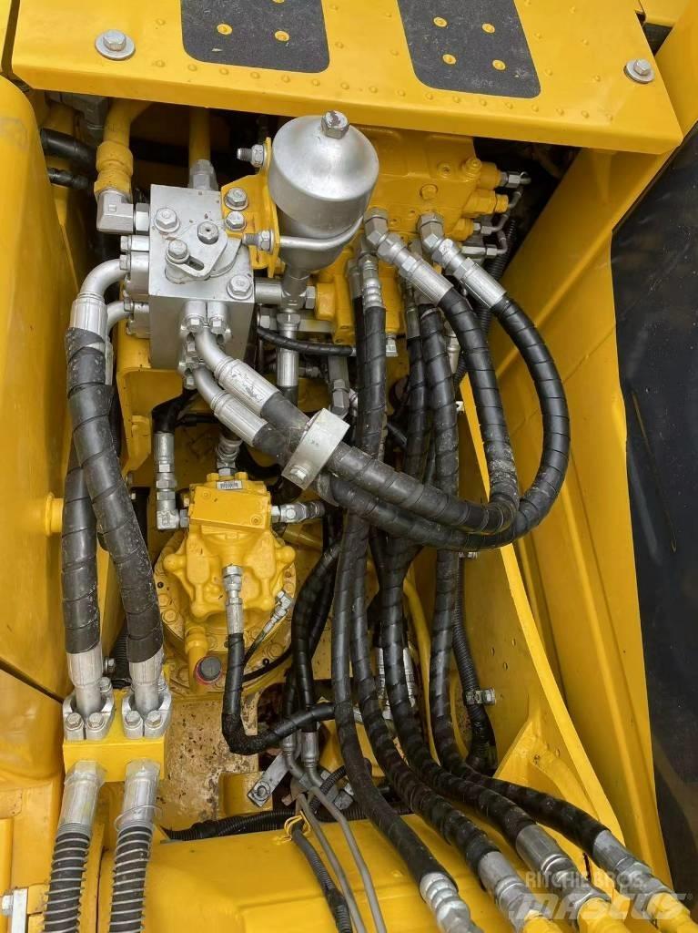 Komatsu 120-8 Roomikekskavaatorid