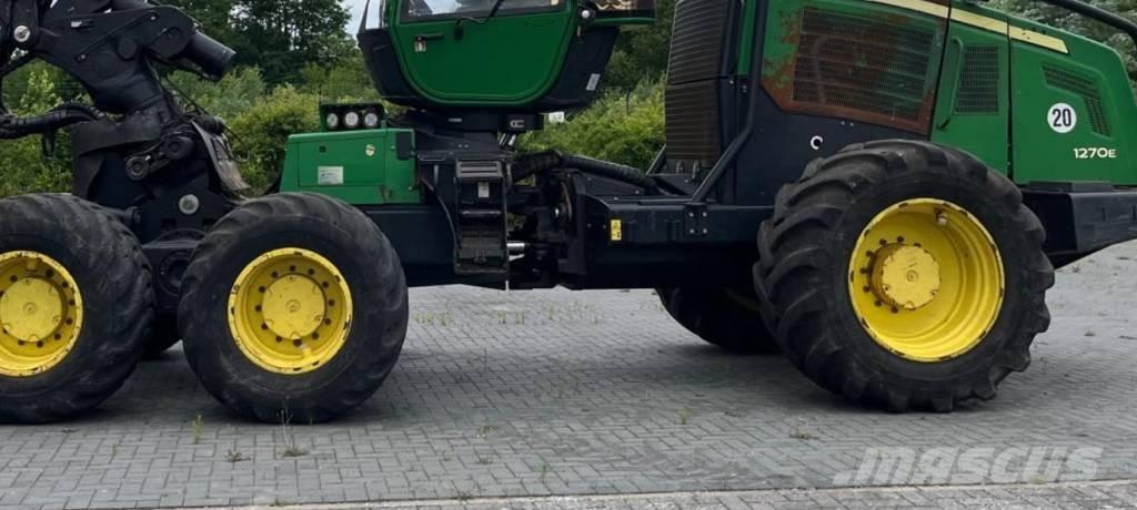 John Deere 1270 E Harvesterid