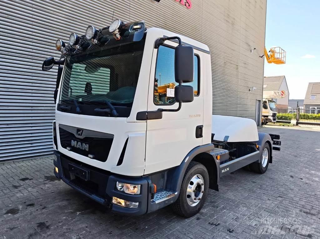 MAN 4x2 Euro 6 Raamautod
