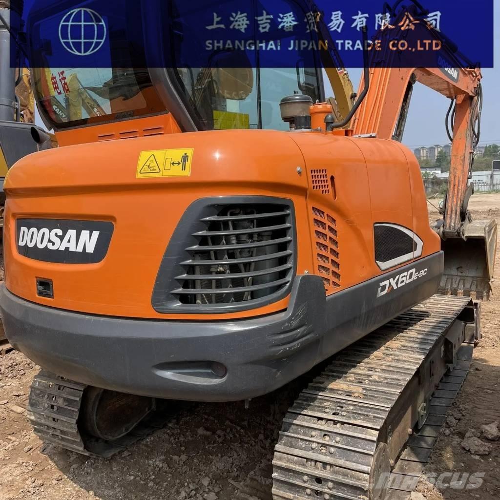 Doosan DX 60 Roomikekskavaatorid