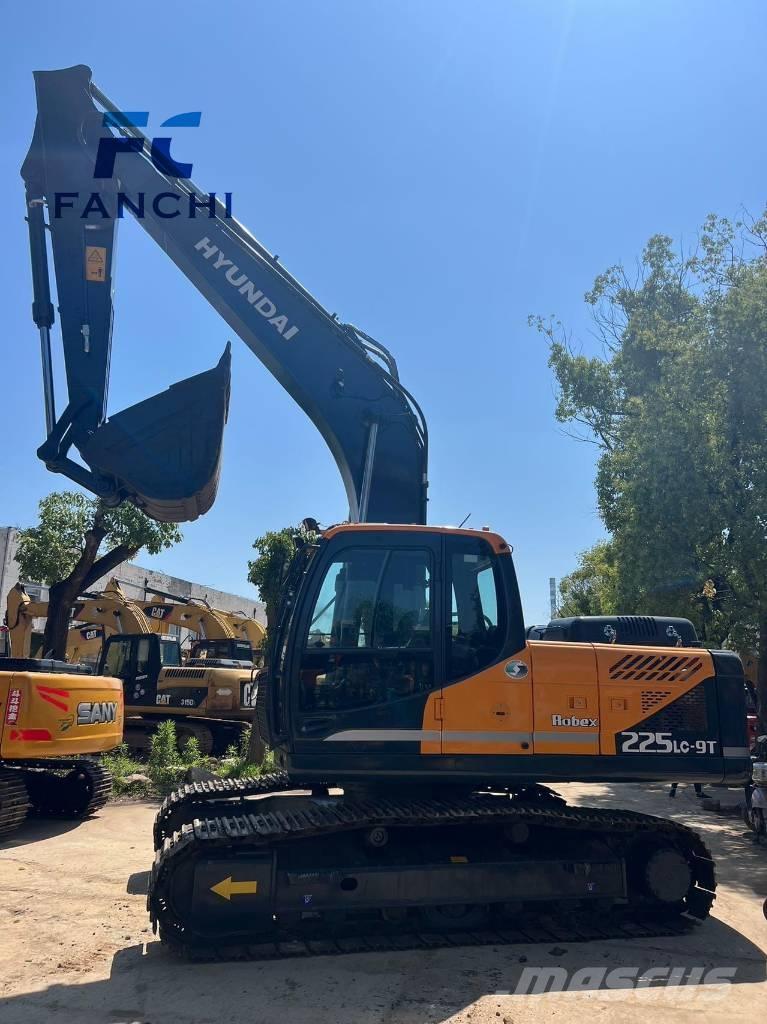 Hyundai 225LC-9t Roomikekskavaatorid