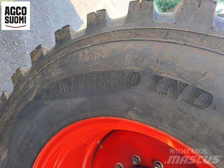 Fendt 826 PROFI+ Traktorid