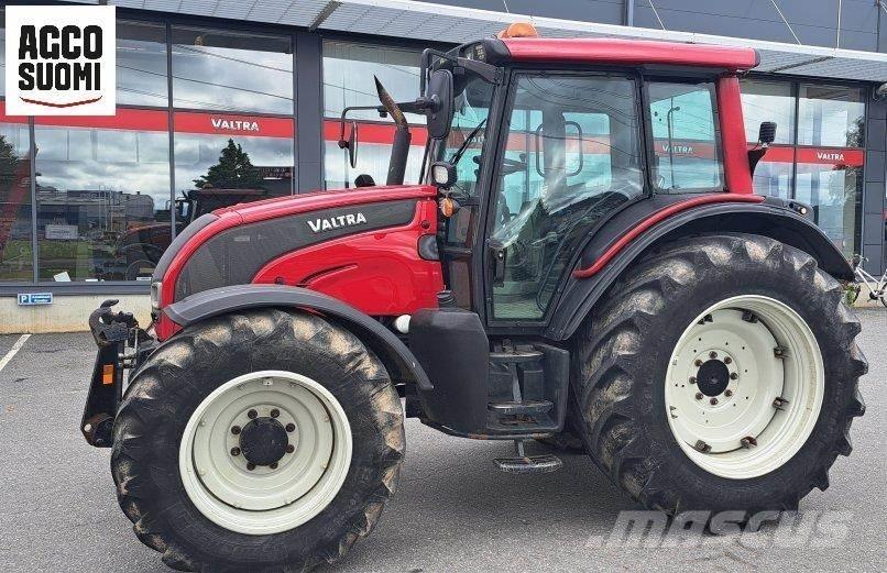 Valtra N121 H Traktorid