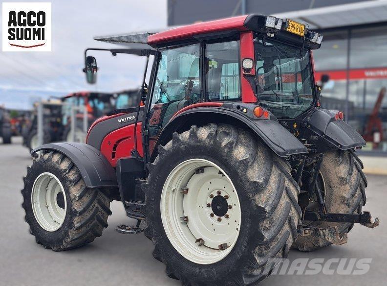 Valtra N121 H Traktorid