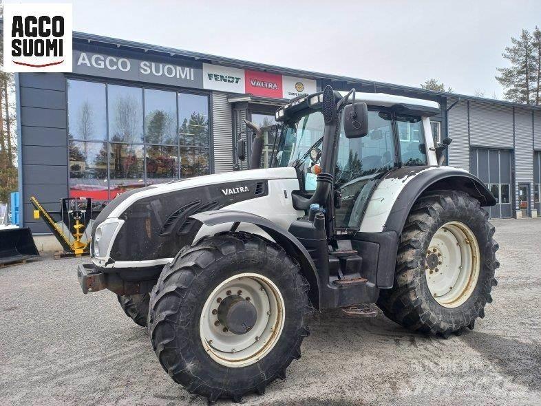 Valtra T213 VERSU Traktorid