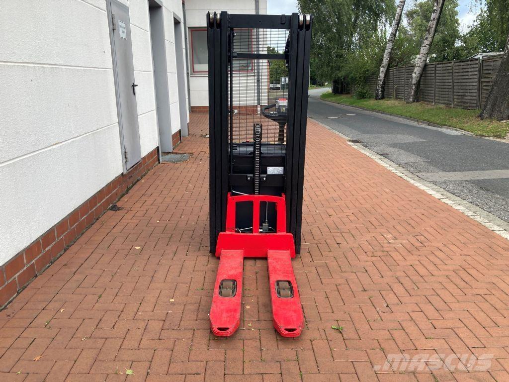 Hyster S 1.4 Järelkäidavad virnastajad