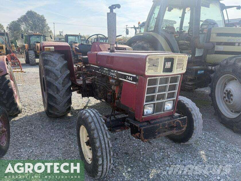 International 724 Traktorid