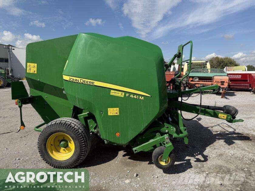 John Deere F441M Ruloonpressid