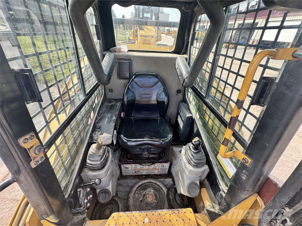 CAT 257 Kompaktlaadurid