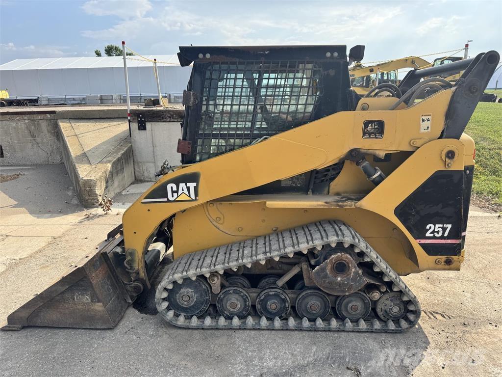 CAT 257 Kompaktlaadurid