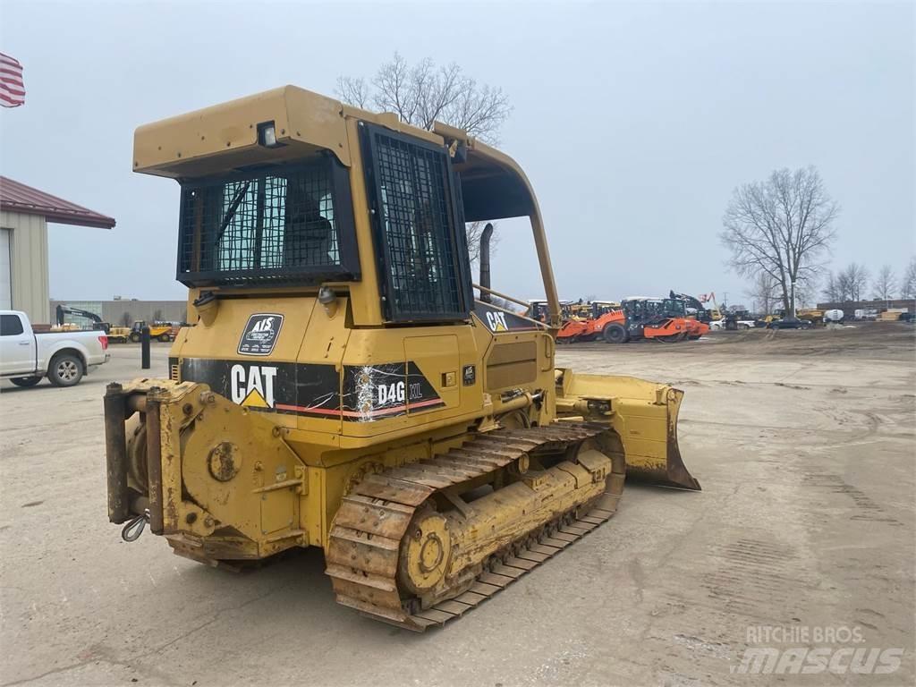 CAT D4G XL Buldooserid