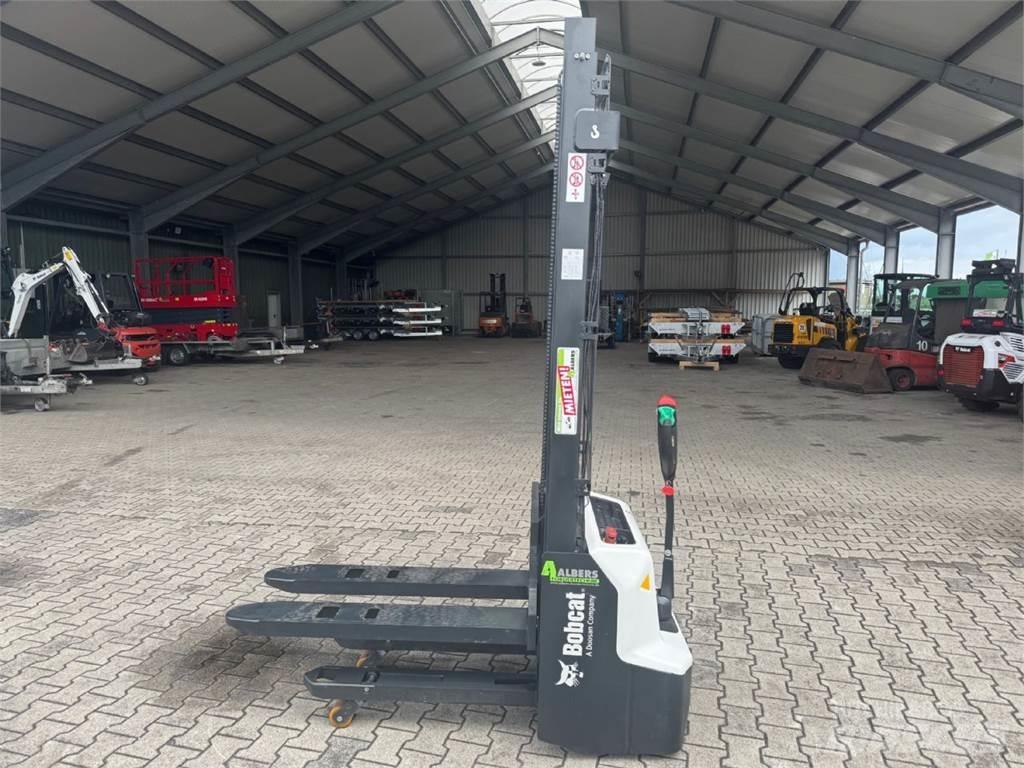Bobcat LSM12N-7 i Järelkäidavad virnastajad