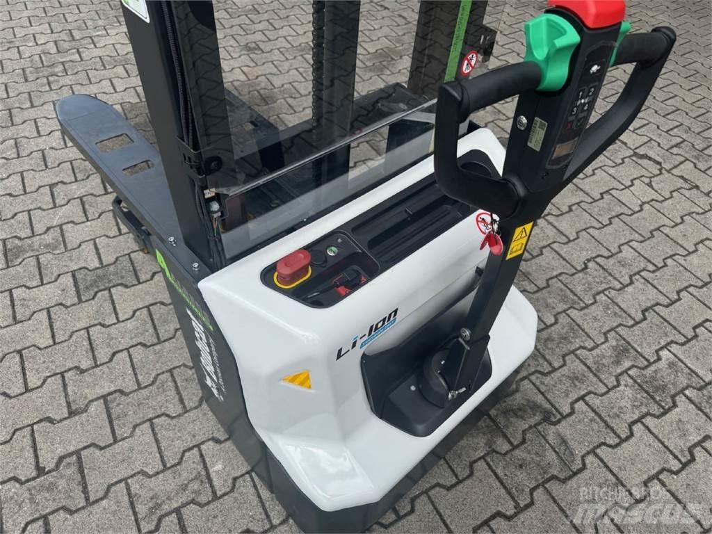 Bobcat LSM12N-7 i Järelkäidavad virnastajad