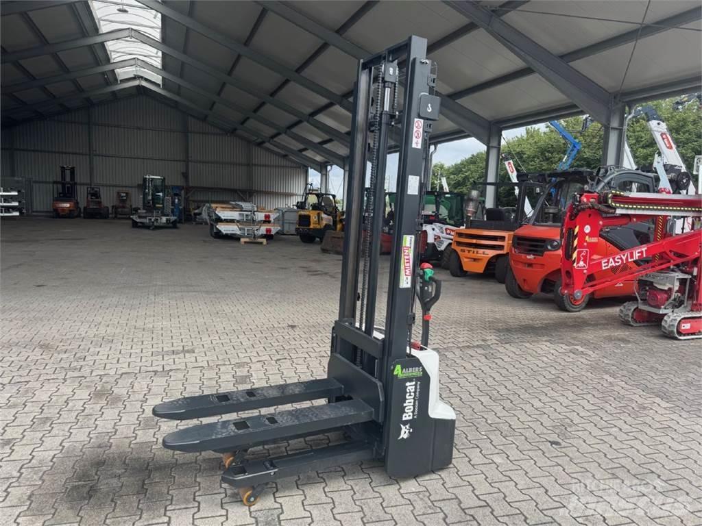 Bobcat LSM12N-7 i Järelkäidavad virnastajad