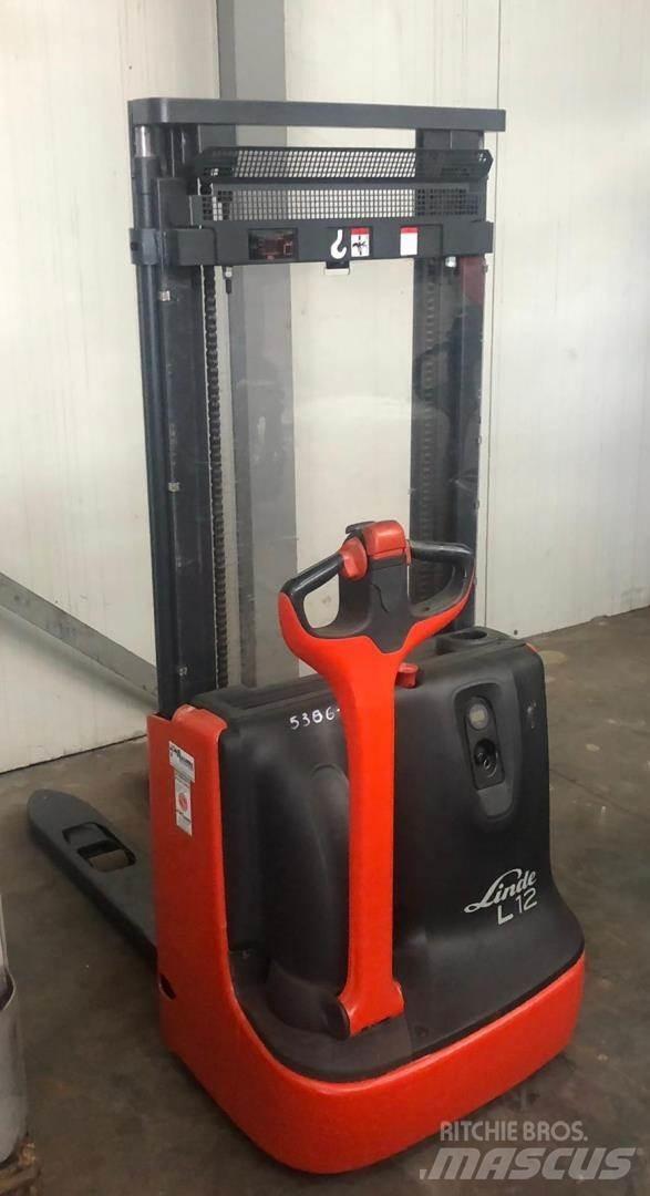 Linde L 12 Järelkäidavad virnastajad