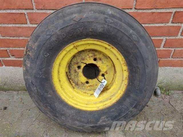  12 7.00-12 Rehvid, rattad ja veljed