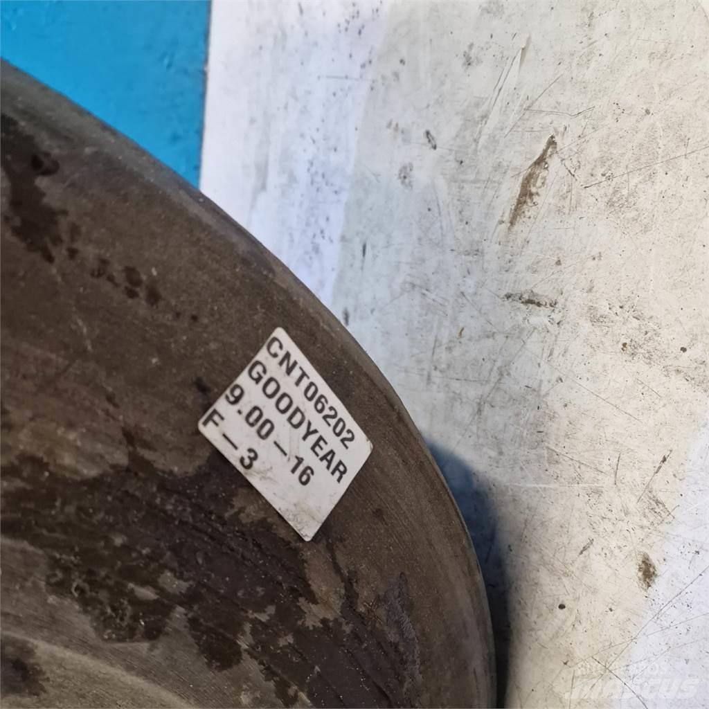  16 9.00-16 Rehvid, rattad ja veljed