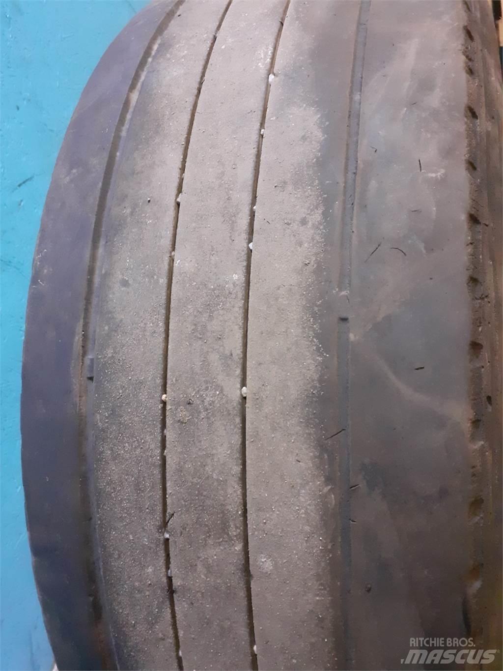  19.5 285/70R19.5 Rehvid, rattad ja veljed
