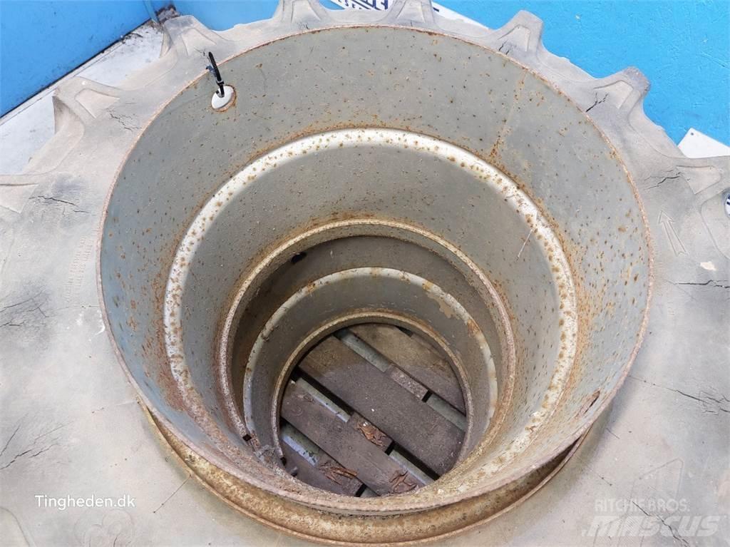  24 16.9R24 Rehvid, rattad ja veljed