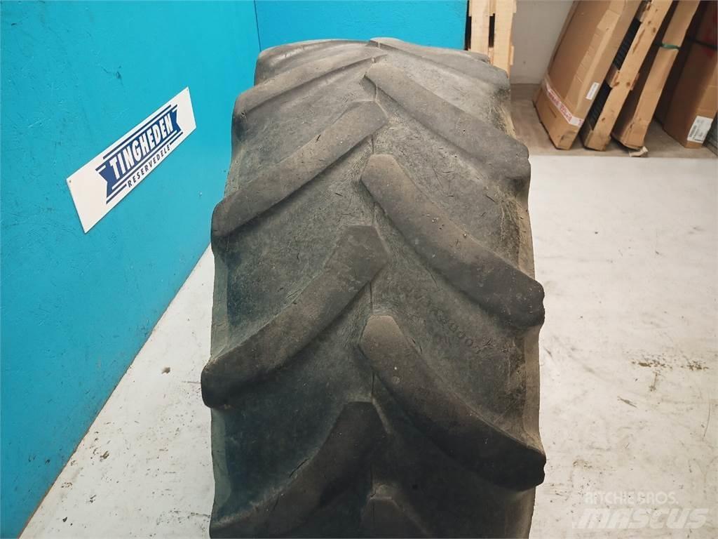  24 420/70R24 Rehvid, rattad ja veljed