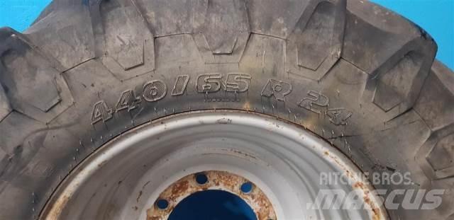  24 440/65R24 Rehvid, rattad ja veljed