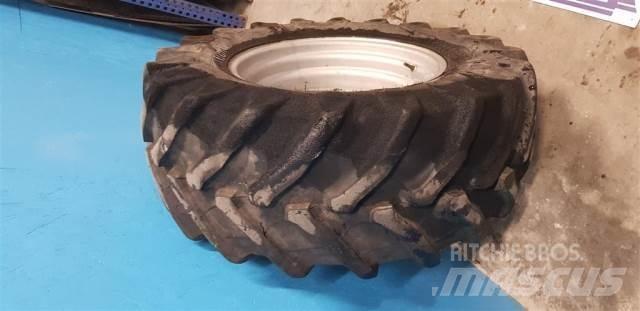  24 440/65R24 Rehvid, rattad ja veljed