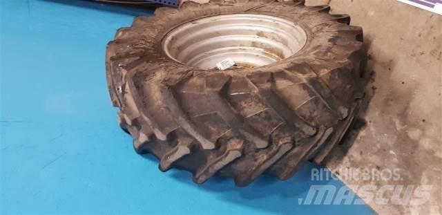  24 440/65R24 Rehvid, rattad ja veljed