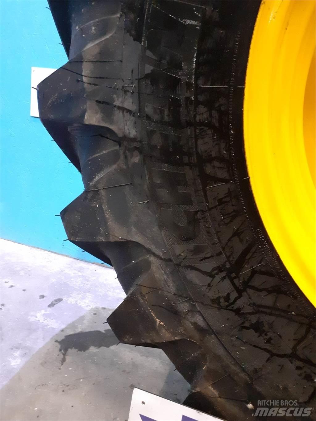  28 440/80R28 Rehvid, rattad ja veljed