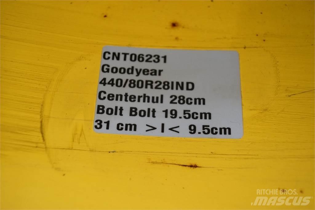  28 440/80R28 Rehvid, rattad ja veljed